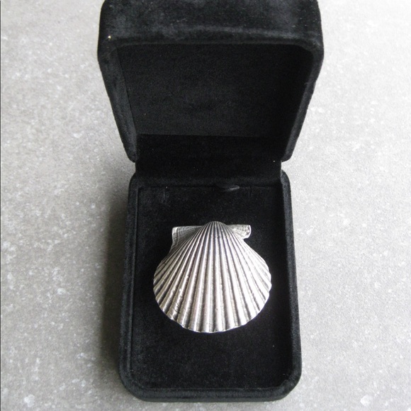 Jewelry - SOLD —- Handmade artisan 53.3g sterling silver scallop shell belt buckle
